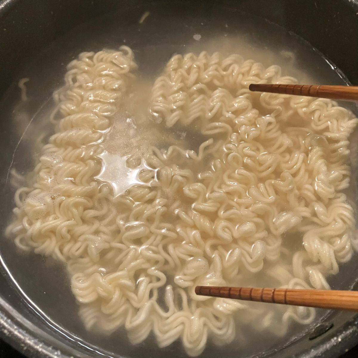 サッポロ一番公式の「味噌そぼろでジャージャー麺風」のレシピ