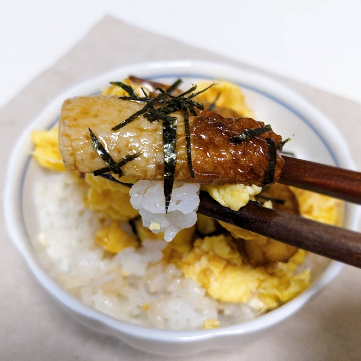 JA全農公式の「お手軽ちくわのかば焼き丼」のレシピ