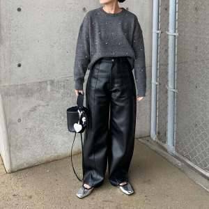 【2026年1月】センスいい人は、こう着る！マネすべき真冬の黒パンツコーデ5選