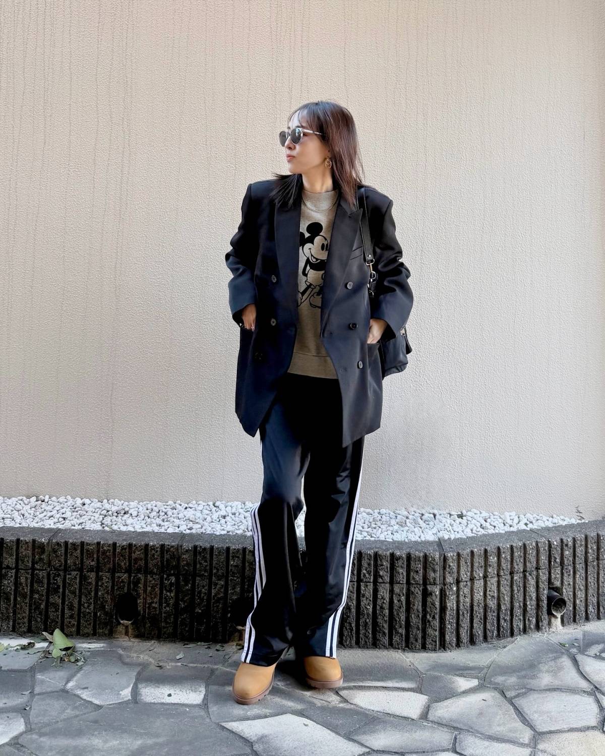 キャラクターデザインのトップスをチラ見せ♡