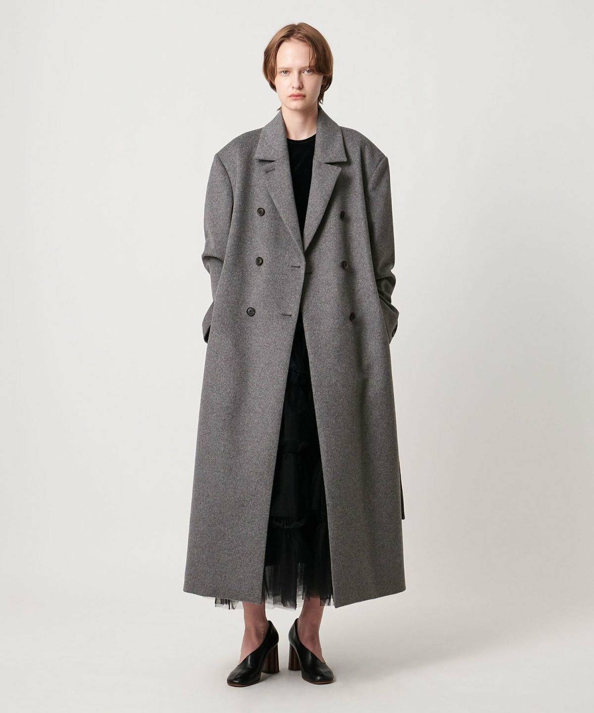 グレーコートコーデ