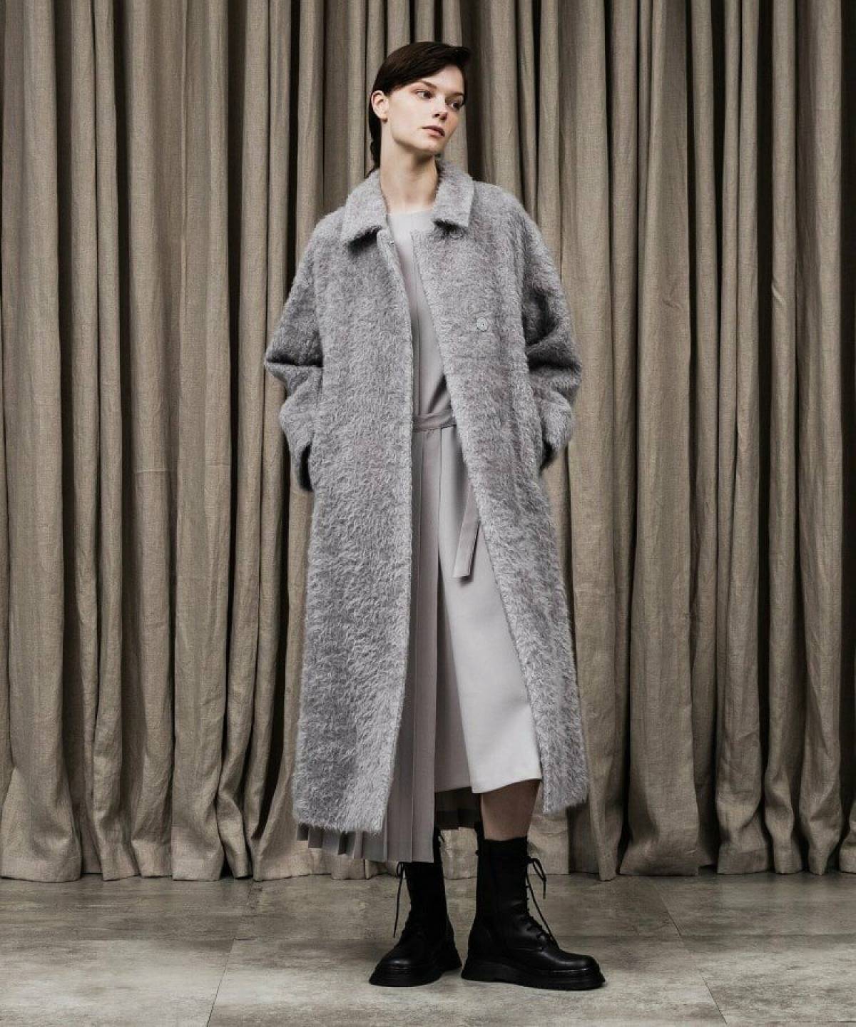 グレーコートコーデ