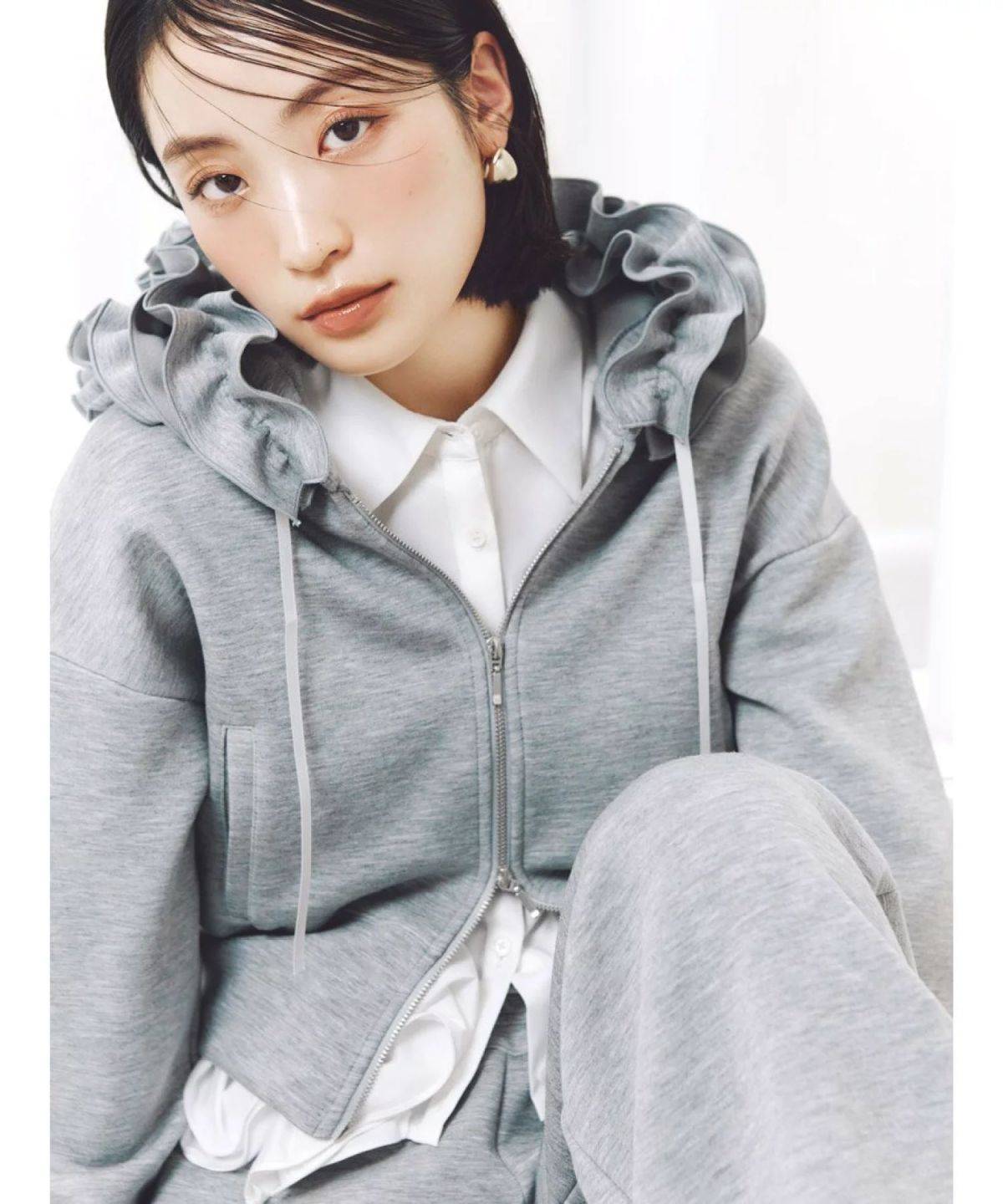 SNIDEL SIGNATURE フリルショートジップパーカー