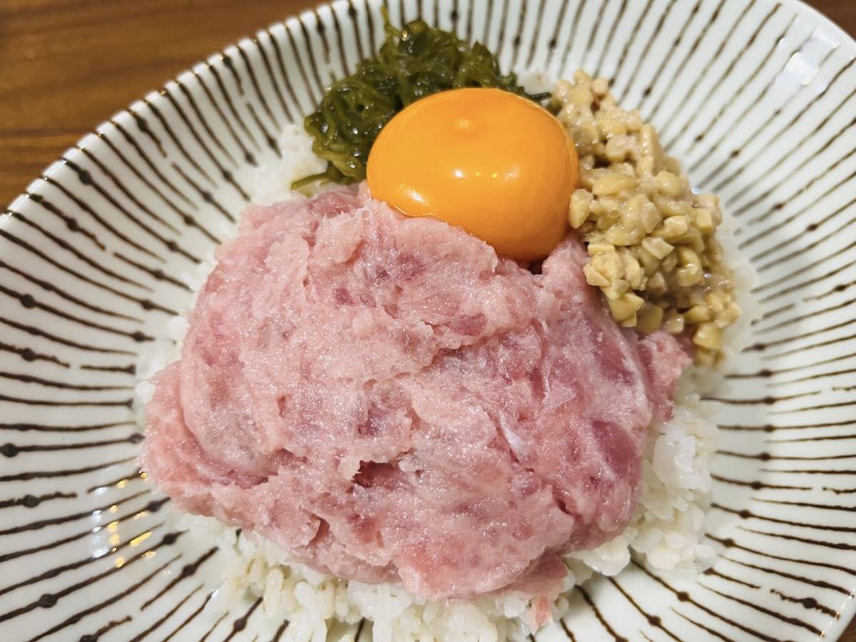 ご飯の上に乗せて爆弾丼に♪