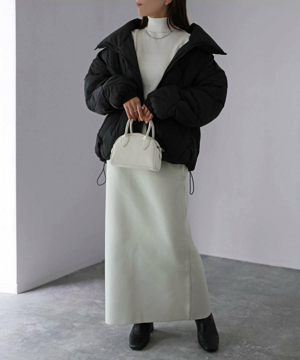 黒ダウンスカートコーデ