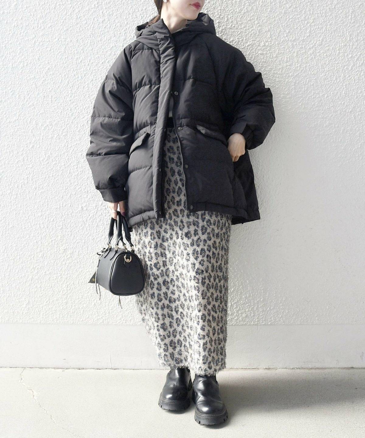 黒ダウンスカートコーデ