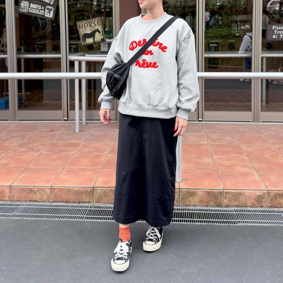 スウェットのロゴとソックスのカラーを合わせる♡