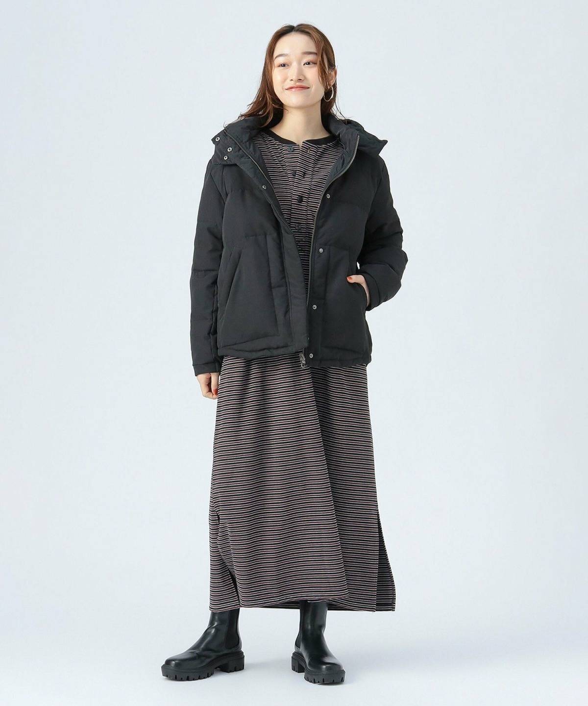 黒ダウンワンピースコーデ