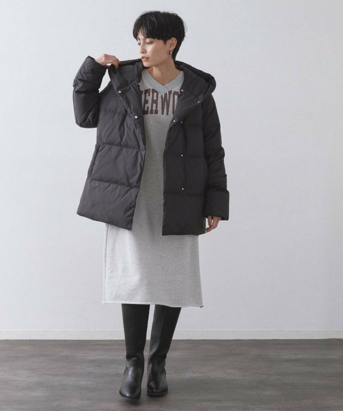 黒ダウンワンピースコーデ