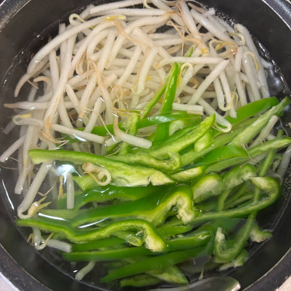 JAグループ公式の「ピーマンもやしのポン酢おかかあえ」のレシピ