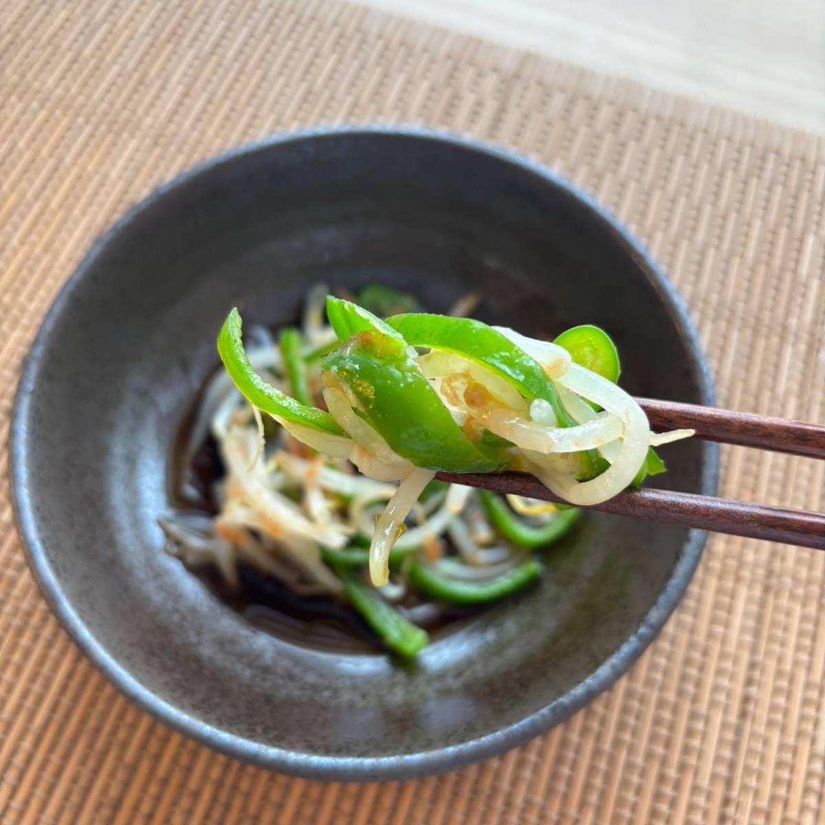 JAグループ公式の「ピーマンもやしのポン酢おかかあえ」のレシピ