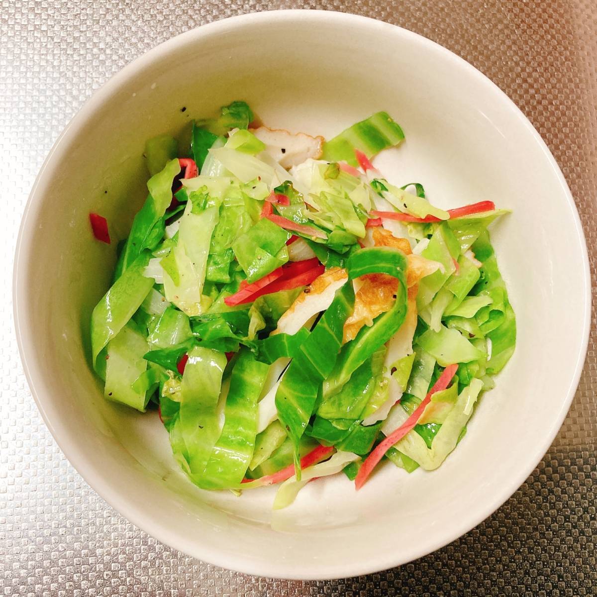 JAグループ公式の「お好み焼き味♡キャベツと竹輪炒め」のレシピ