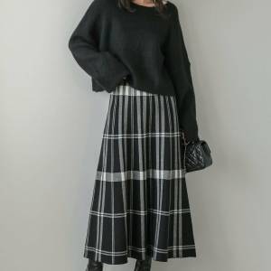 秋冬もおしゃれに着こなしたい♡「チェックスカート」の大人っぽコーデ