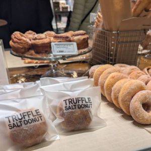 バターがじゅわっと感じられる塩パンが絶品！行列ができるベーカリー