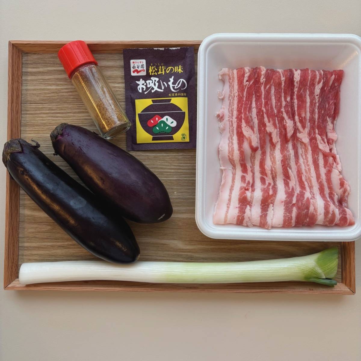 永谷園公式の「待つだけで豚バラなすの松茸風味」のレシピ