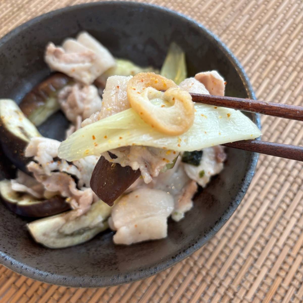 永谷園公式の「待つだけで豚バラなすの松茸風味」のレシピ