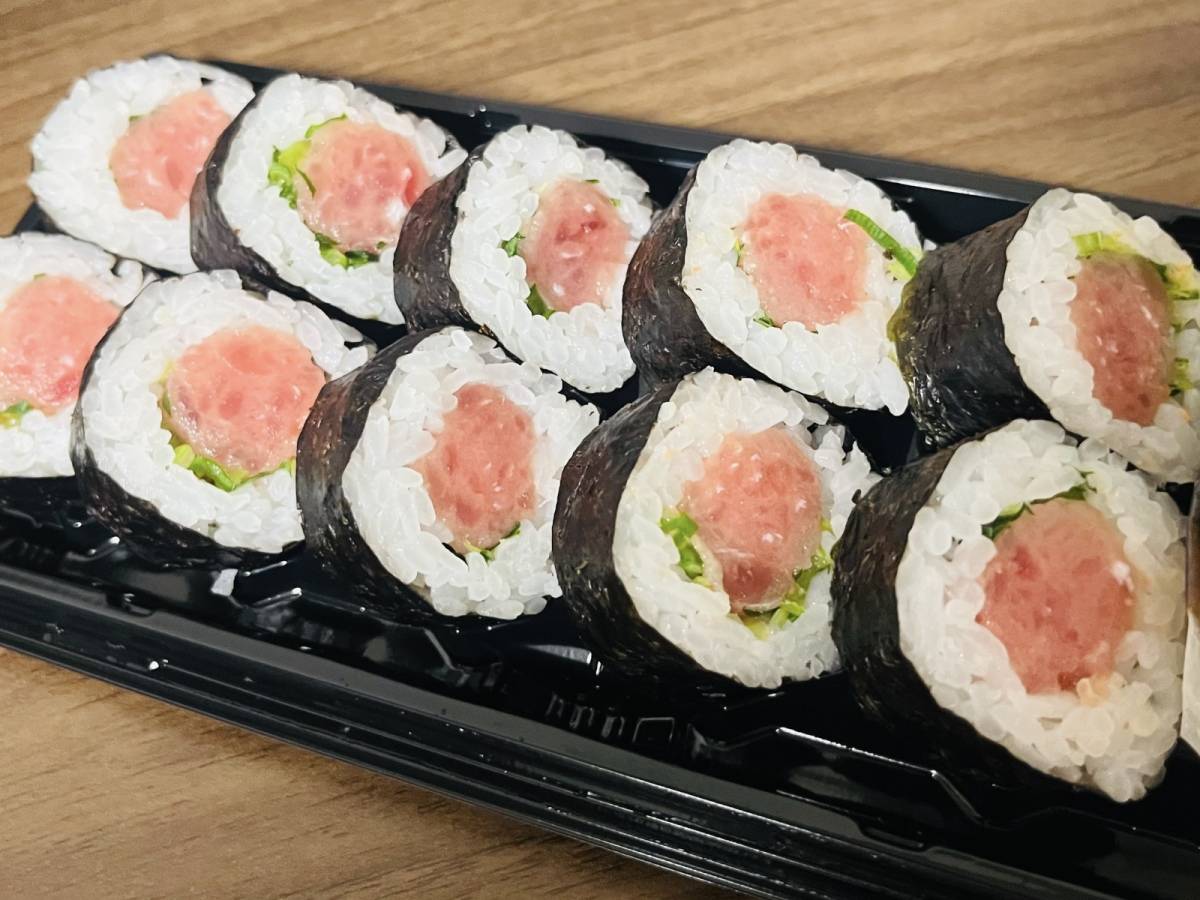 小ぶりで食べやすそうなねぎとろ巻♪