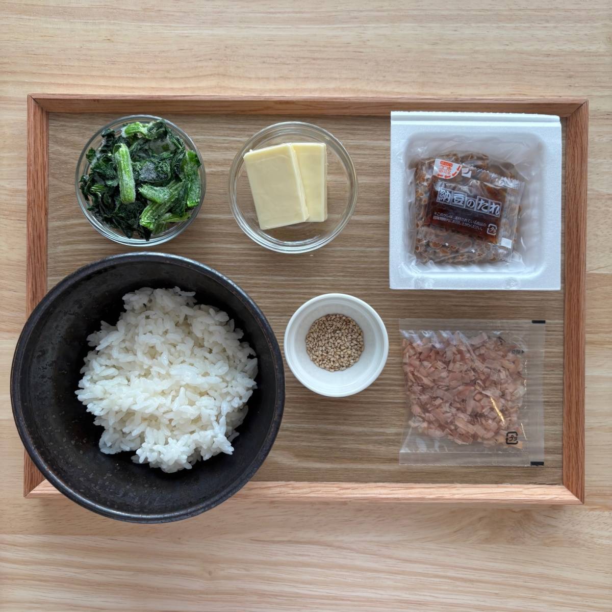 タカノフーズ公式の「チーズ納豆丼」のレシピ