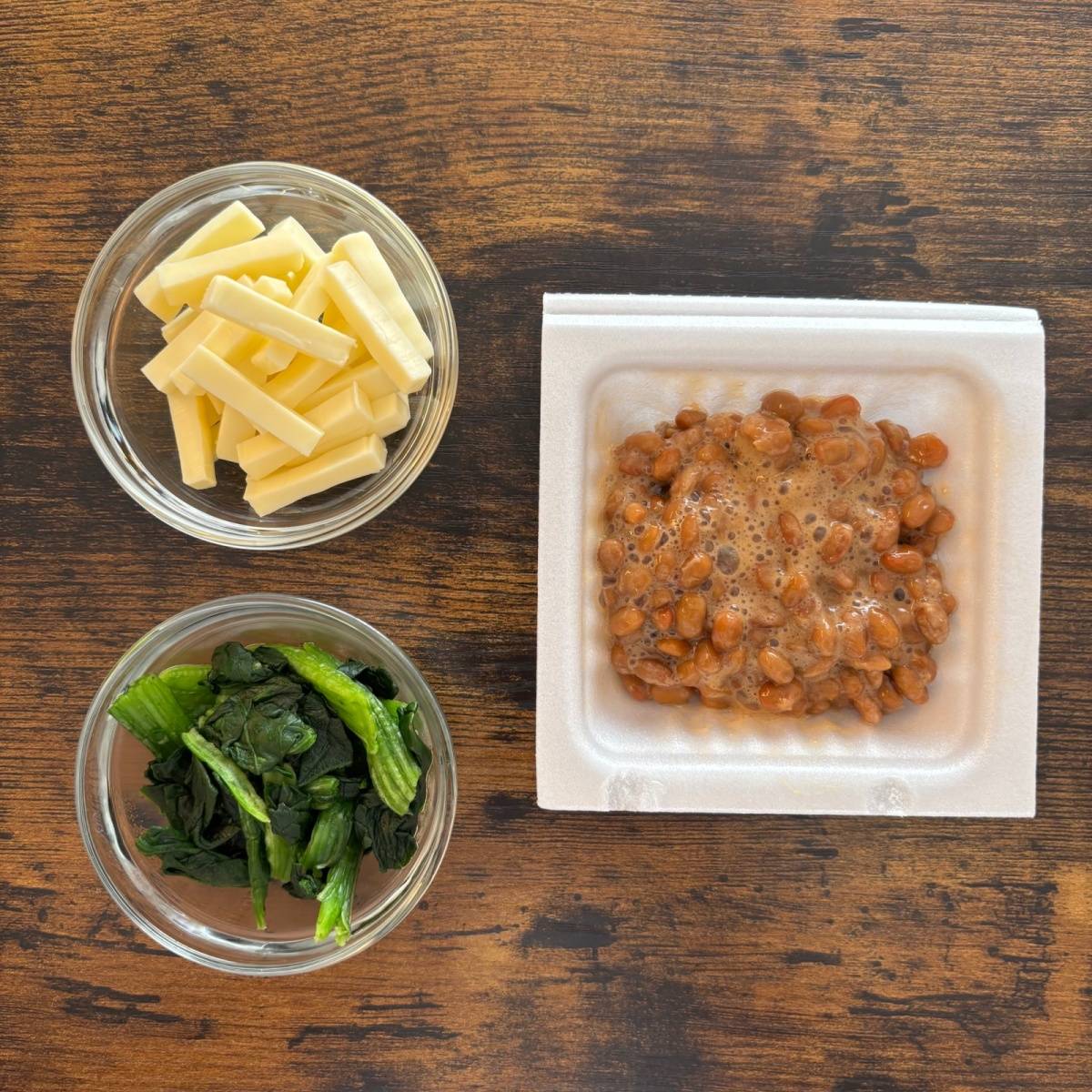 タカノフーズ公式の「チーズ納豆丼」のレシピ