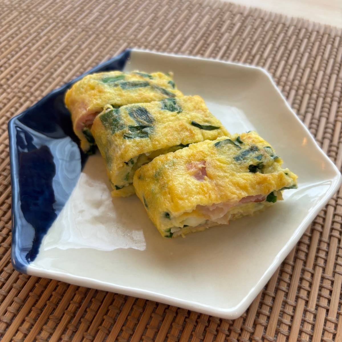 JAグループ公式の「ニラとベーコンの卵焼き」のレシピ