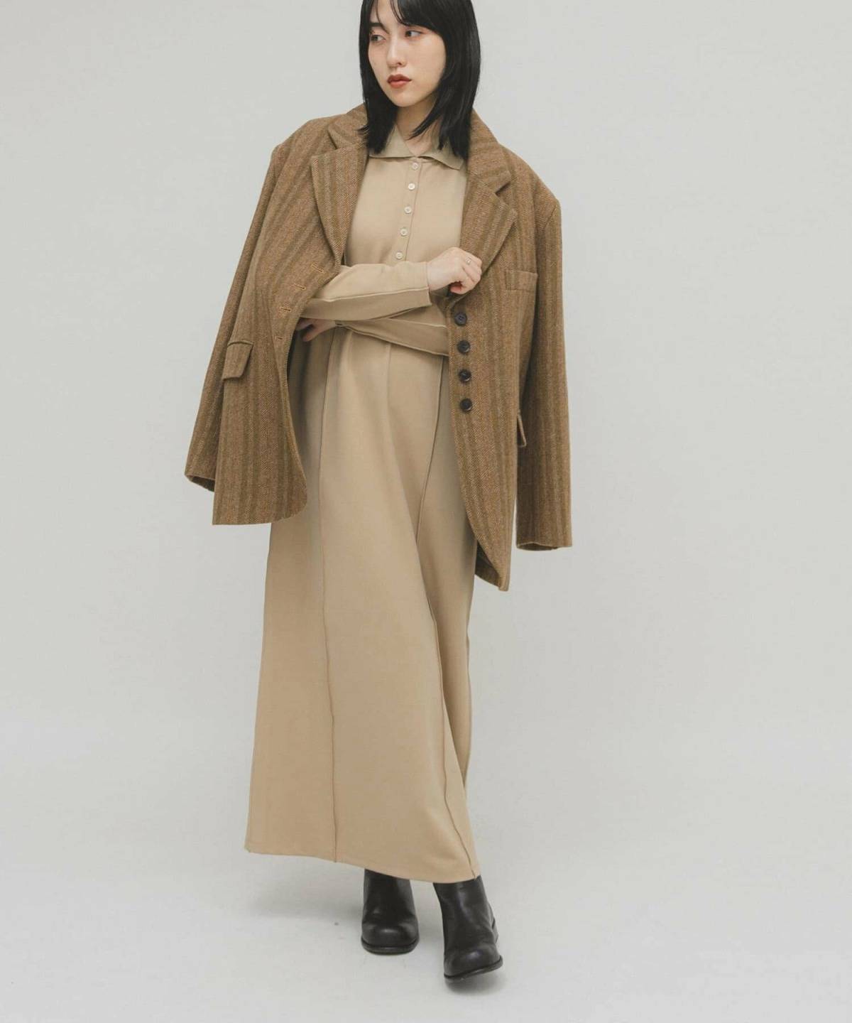 冬のベージュワンピースコーデ