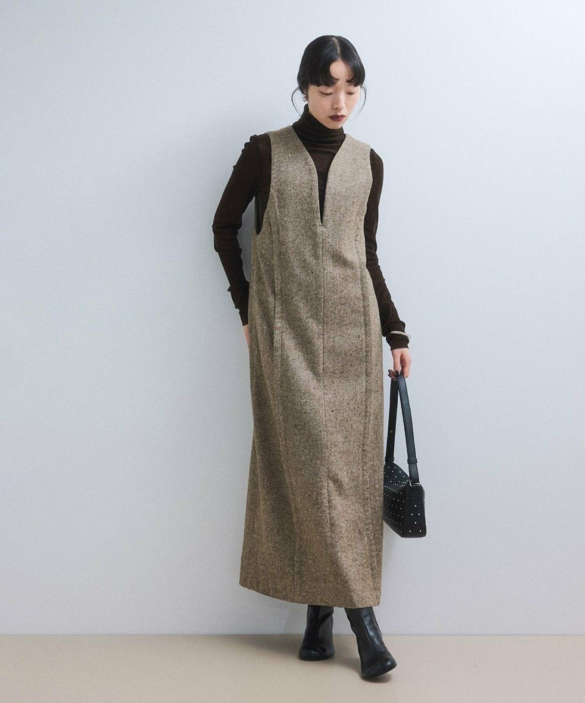 冬のベージュワンピースコーデ