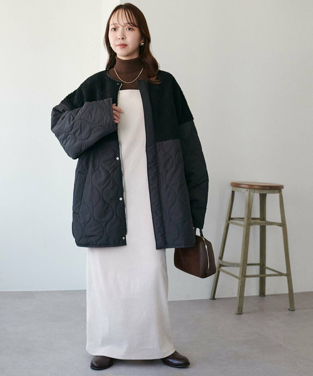 冬のベージュワンピースコーデ