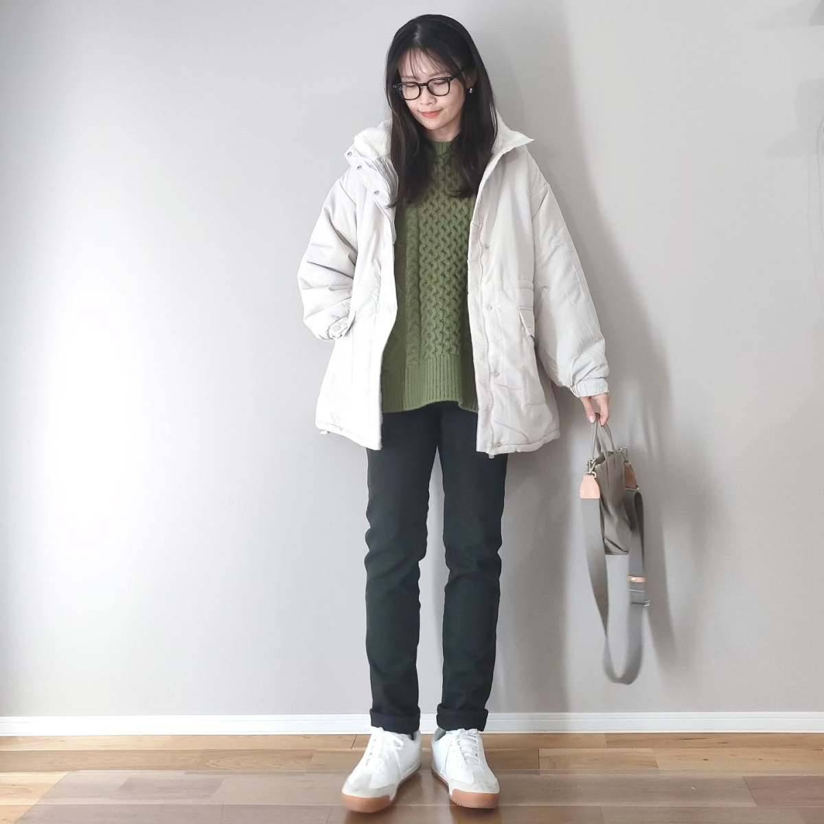 カラーニットをアクセントにする♡