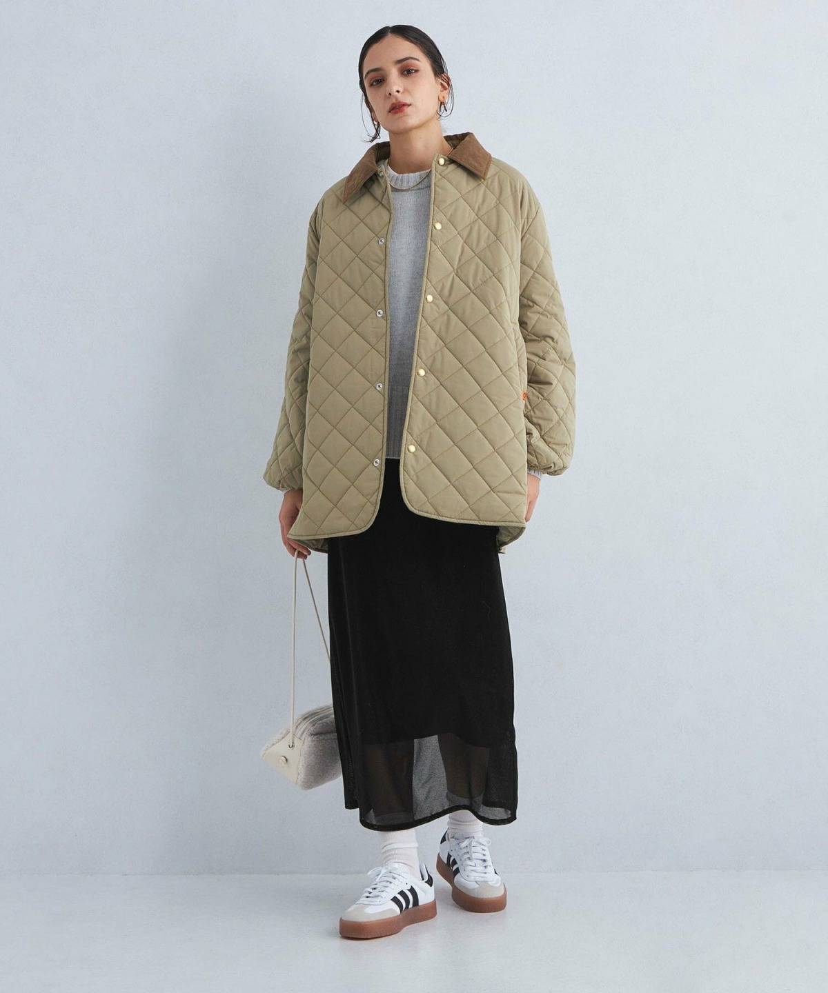 黒のタイトスカート冬コーデ