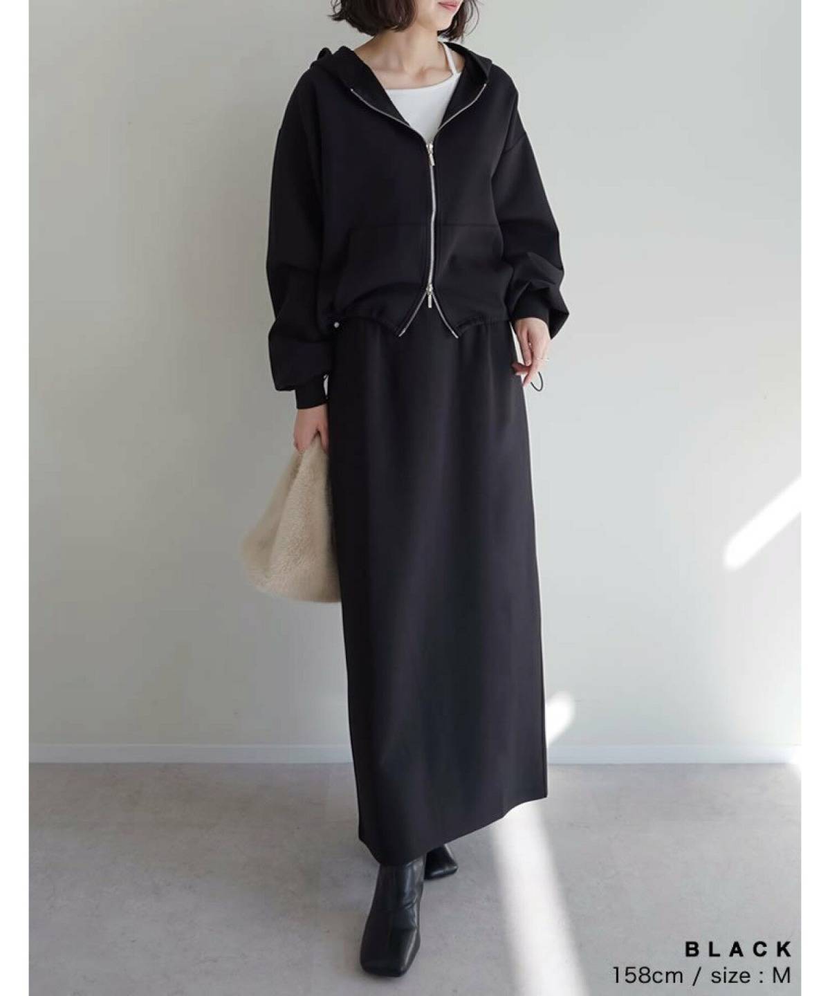 冬の黒タイトスカートコーデ