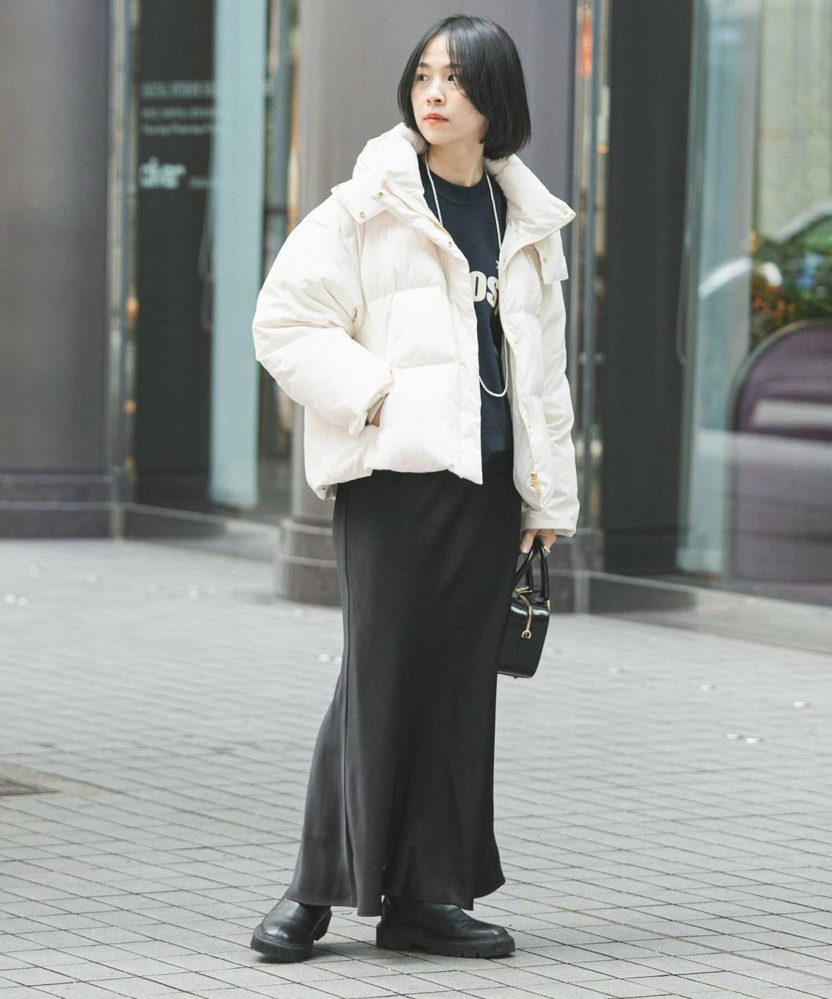 冬の黒タイトスカートコーデ