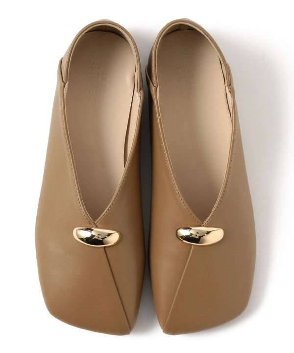 メタルモチーフ スクエア パンプス