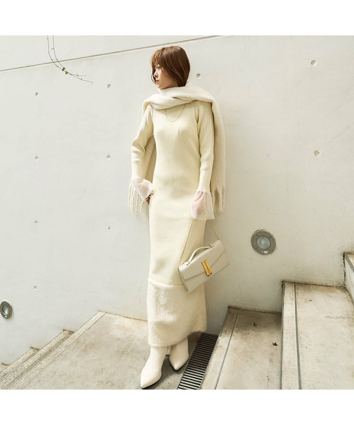 白ニットワンピースコーデ