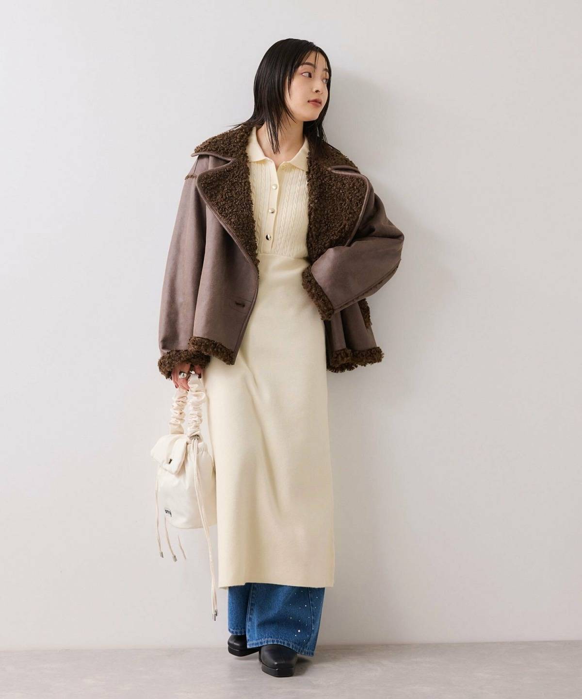 白ニットワンピースコーデ