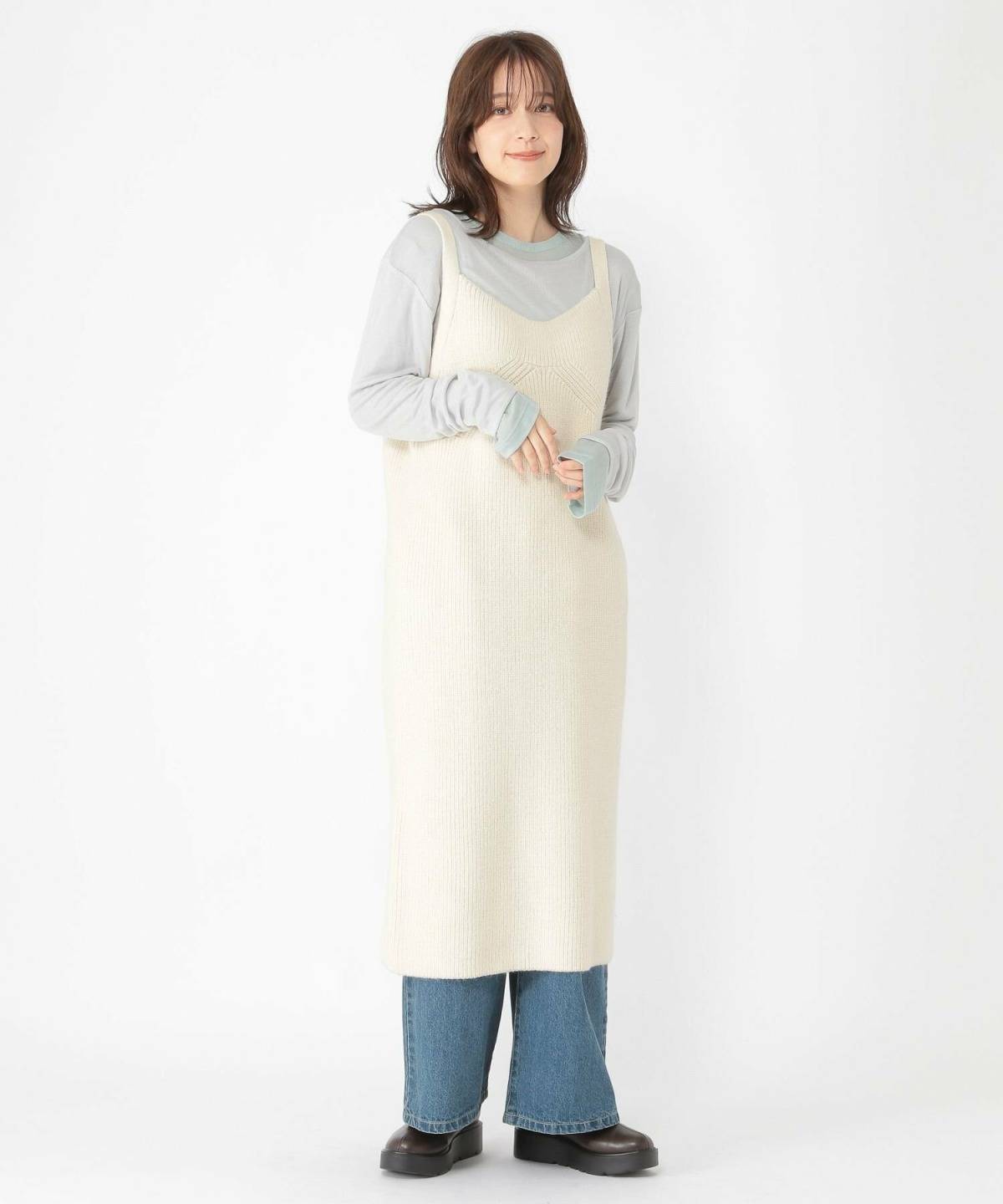 白ニットワンピースコーデ