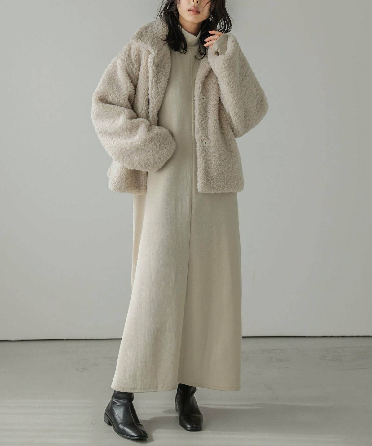 白ニットワンピースコーデ