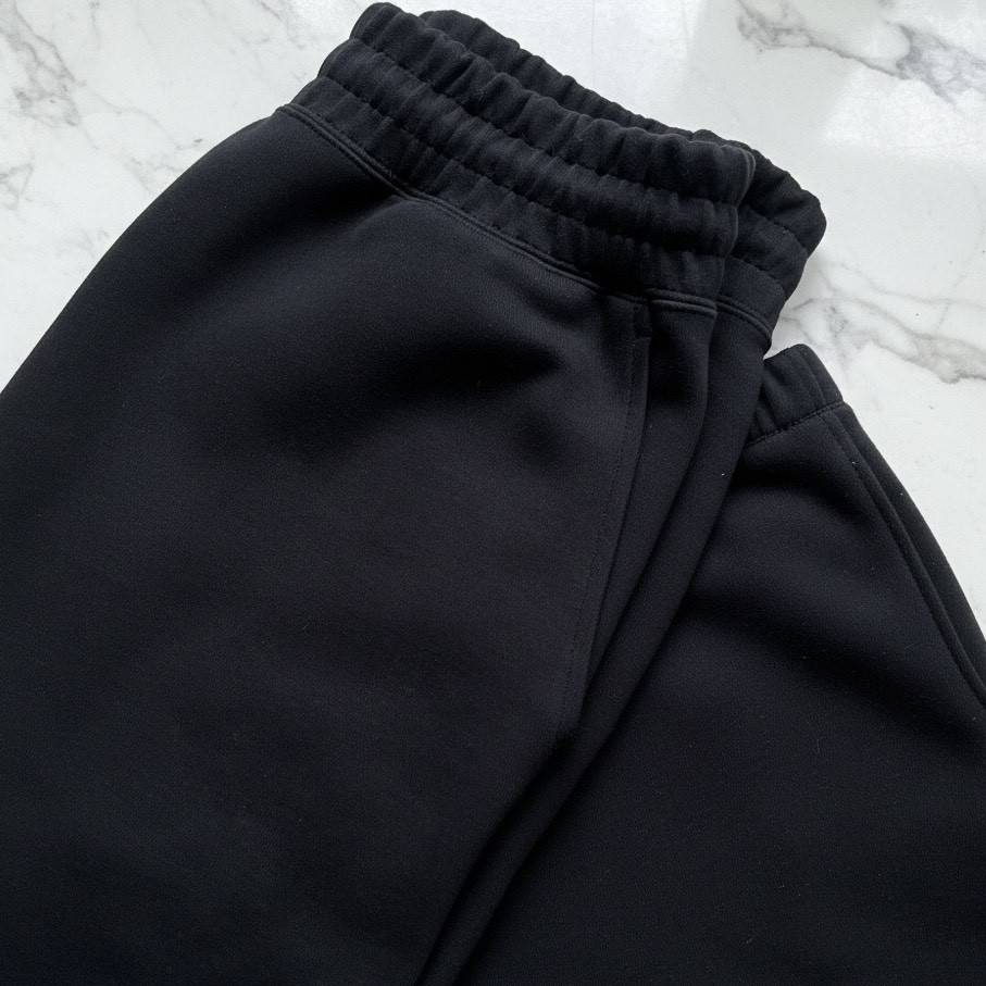 UNIQLOのスウェットワイドパンツ