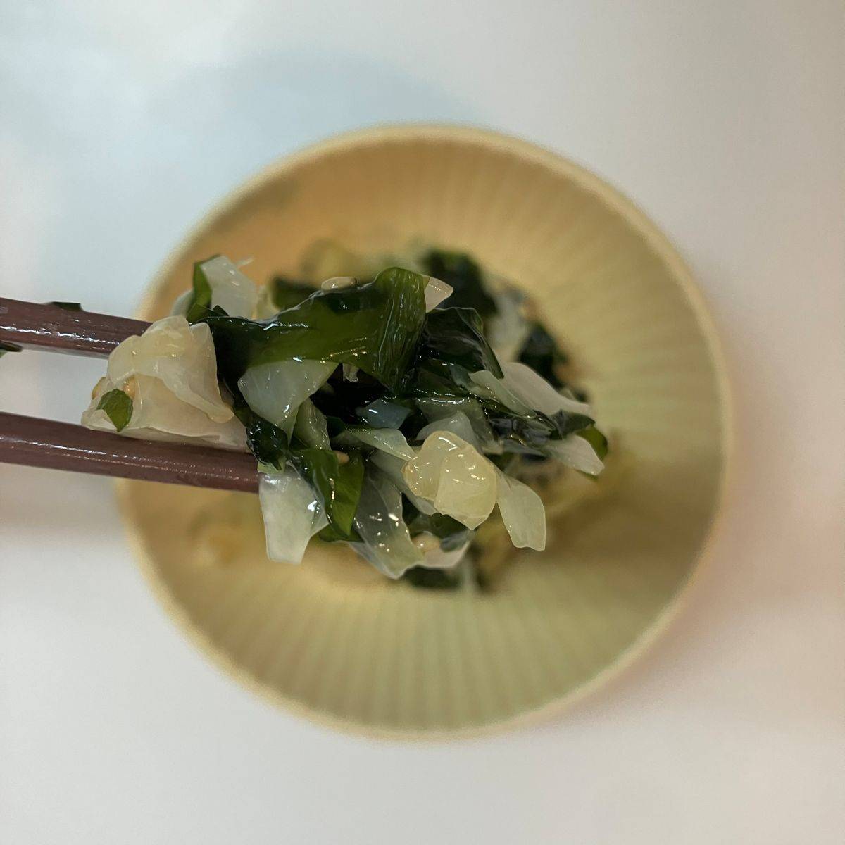 JAグループ公式の「キャベツとワカメのゴマ油和え」のレシピ