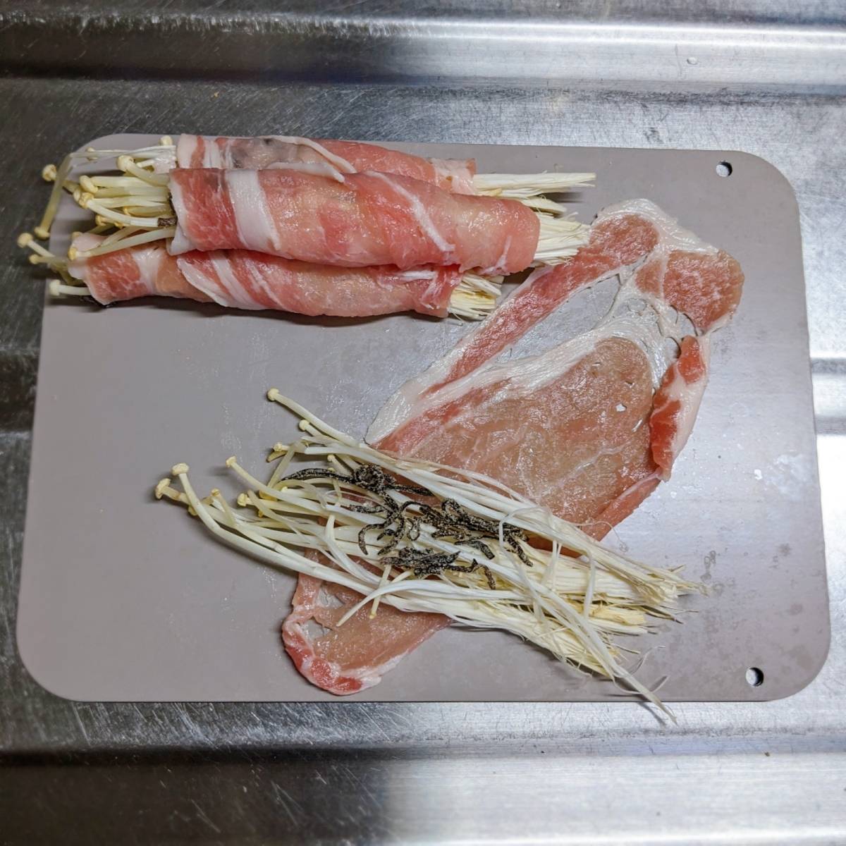 くらこん公式の「塩こんぶでえのき肉巻き」のレシピ