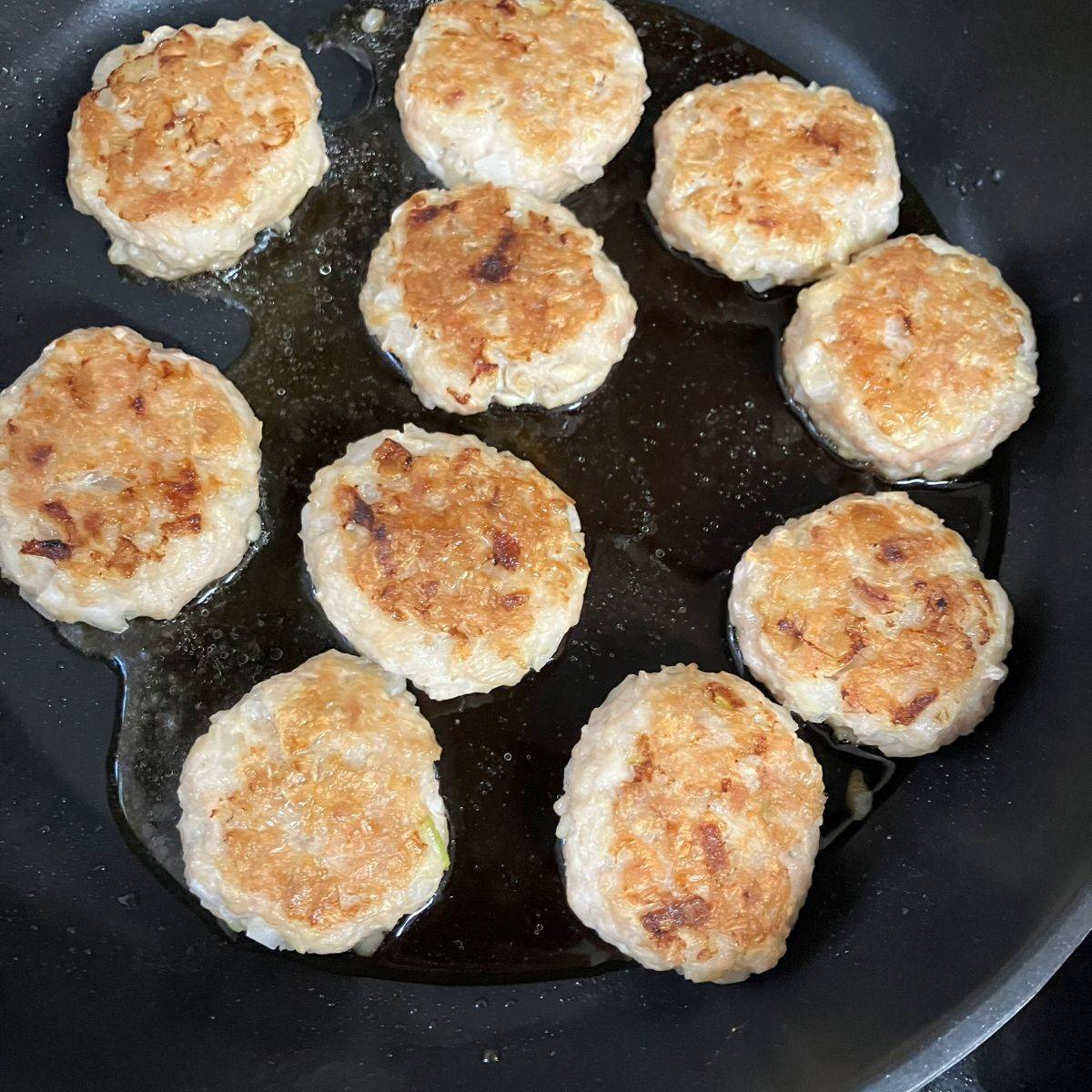 JAグループ公式の「えのき入り鶏つくね」のレシピ