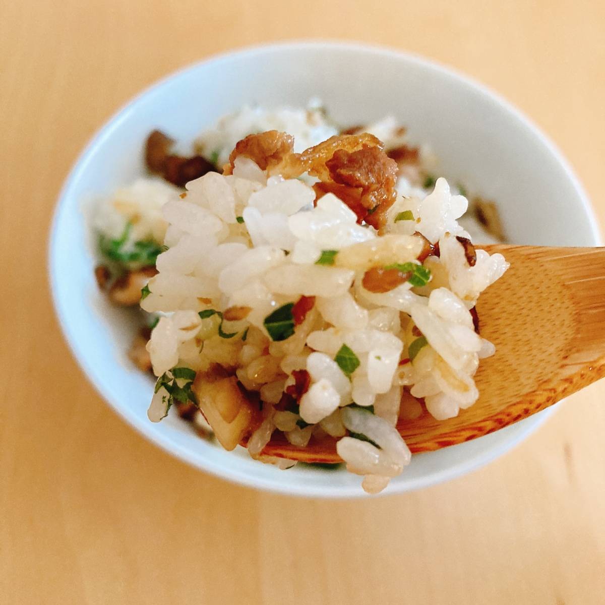 JAグループ公式の「豚肉、きのこ、シソの混ぜご飯」のレシピ