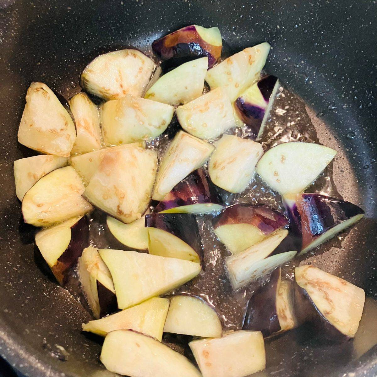 JAグループ公式の「おつまみ!豚のロース肉とナスのブラックペッパー炒め」のレシピ