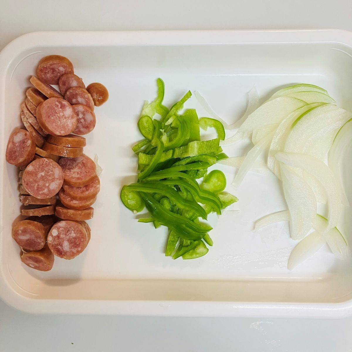 JAグループ公式の「ウィンナーとピーマンのクリスピーピザ」のレシピ