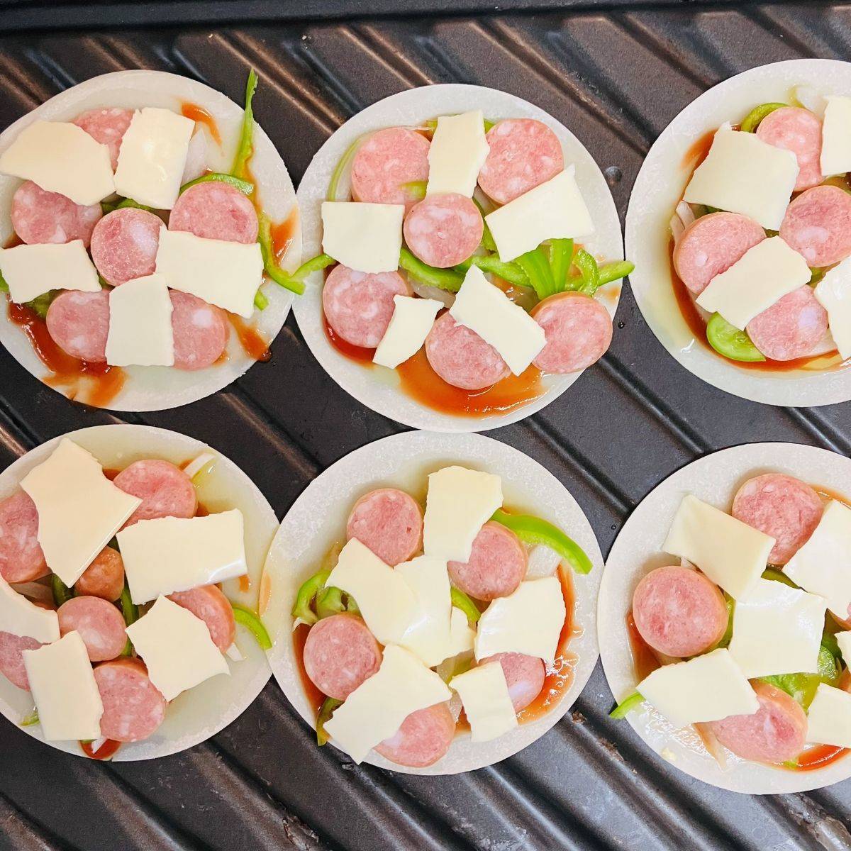 JAグループ公式の「ウィンナーとピーマンのクリスピーピザ」のレシピ