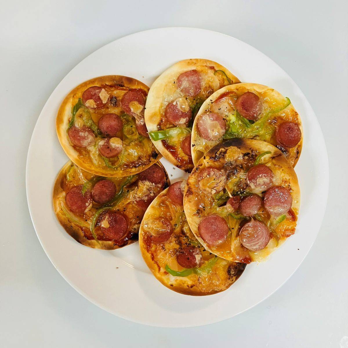 JAグループ公式の「ウィンナーとピーマンのクリスピーピザ」のレシピ