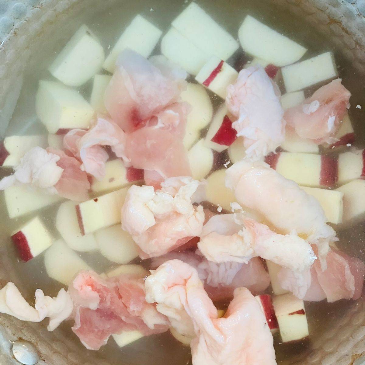 JAグループ公式の「里芋と鶏肉小松菜の味噌汁」のレシピ