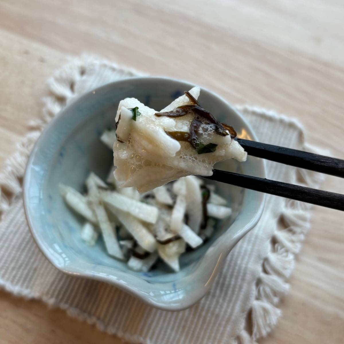 JAグループ公式の「簡単！おつまみ！長芋の塩昆布と大葉の和え物」のレシピ