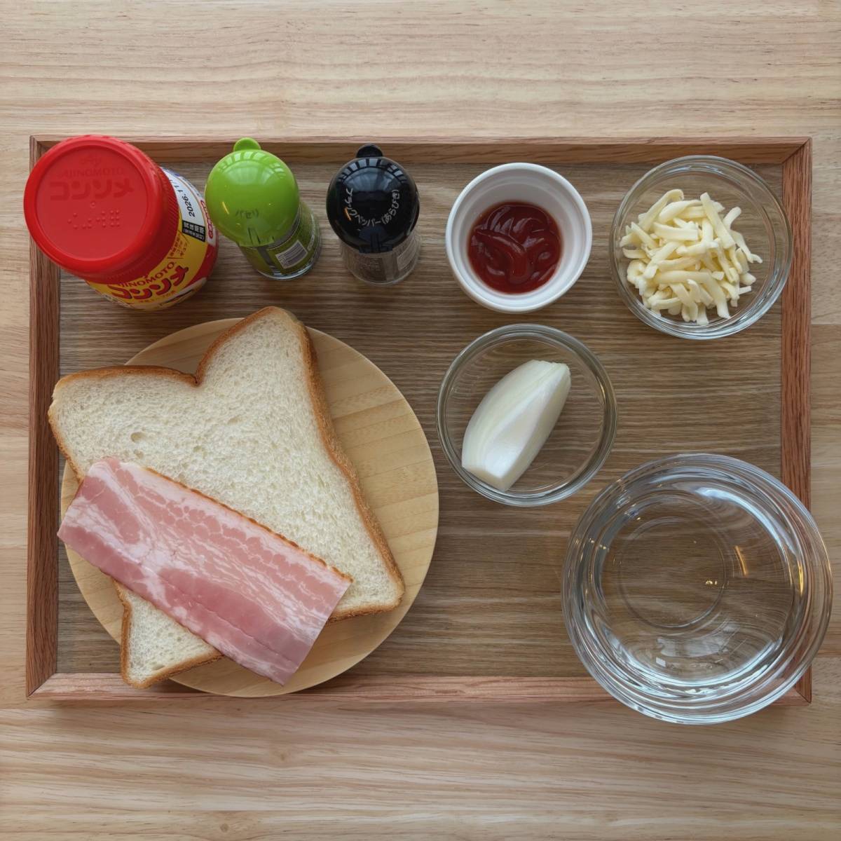 フジパン公式の「食パンで作るオニオングラタンスープ」のレシピ