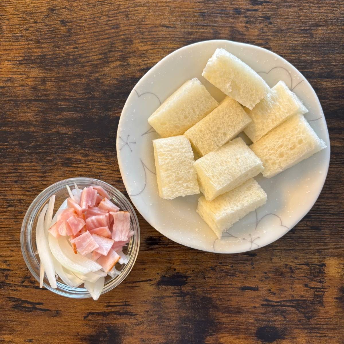 フジパン公式の「食パンで作るオニオングラタンスープ」のレシピ