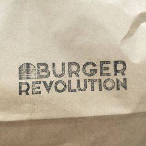 肉厚でジューシー！秘伝レシピのソースがご馳走すぎるご褒美バーガー